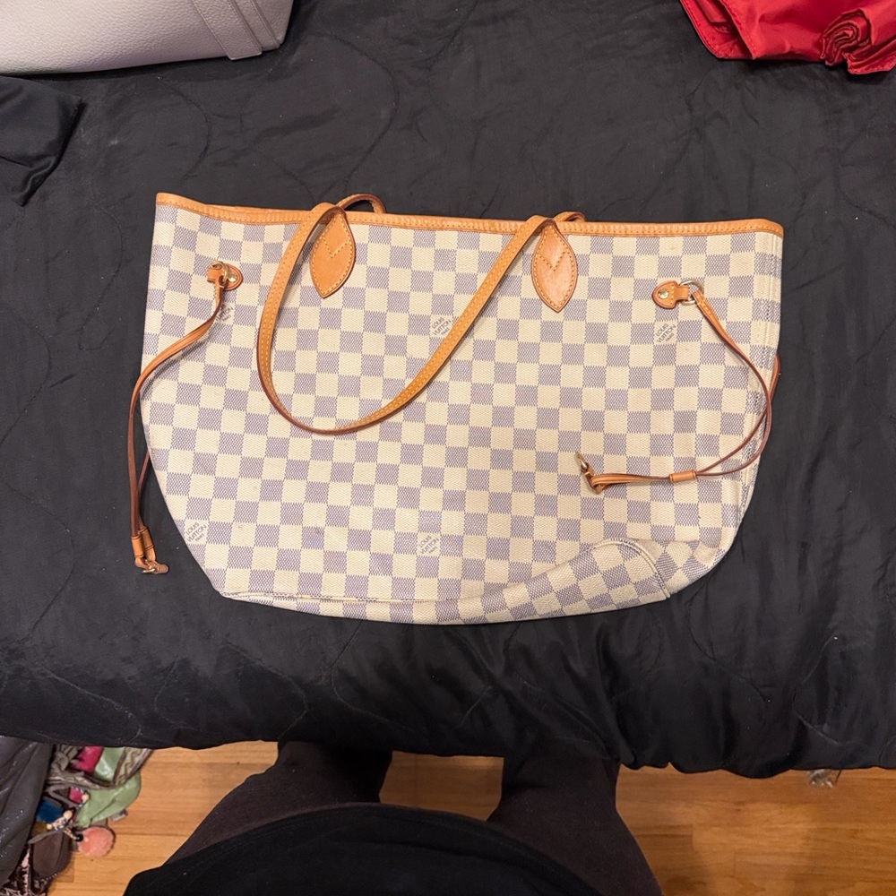 Elegant Checkered Tote with Tan Trim